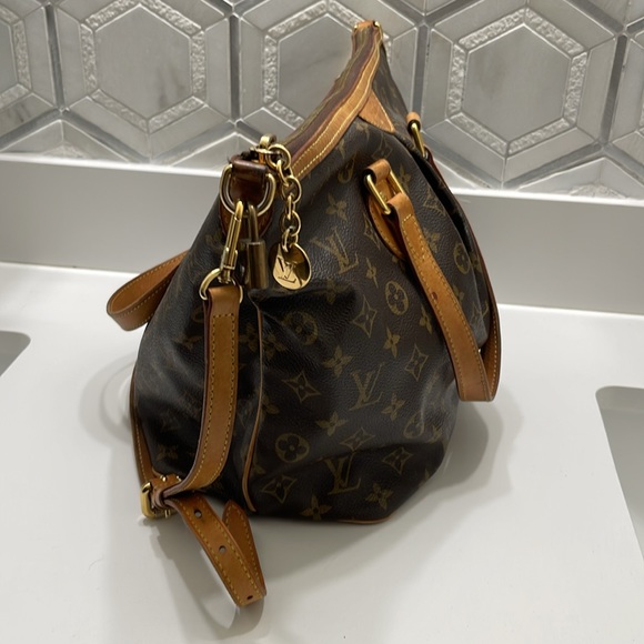 Louis Vuitton Purse -Monogram- very good shape.  Have box and bag original owner - Picture 2 of 15